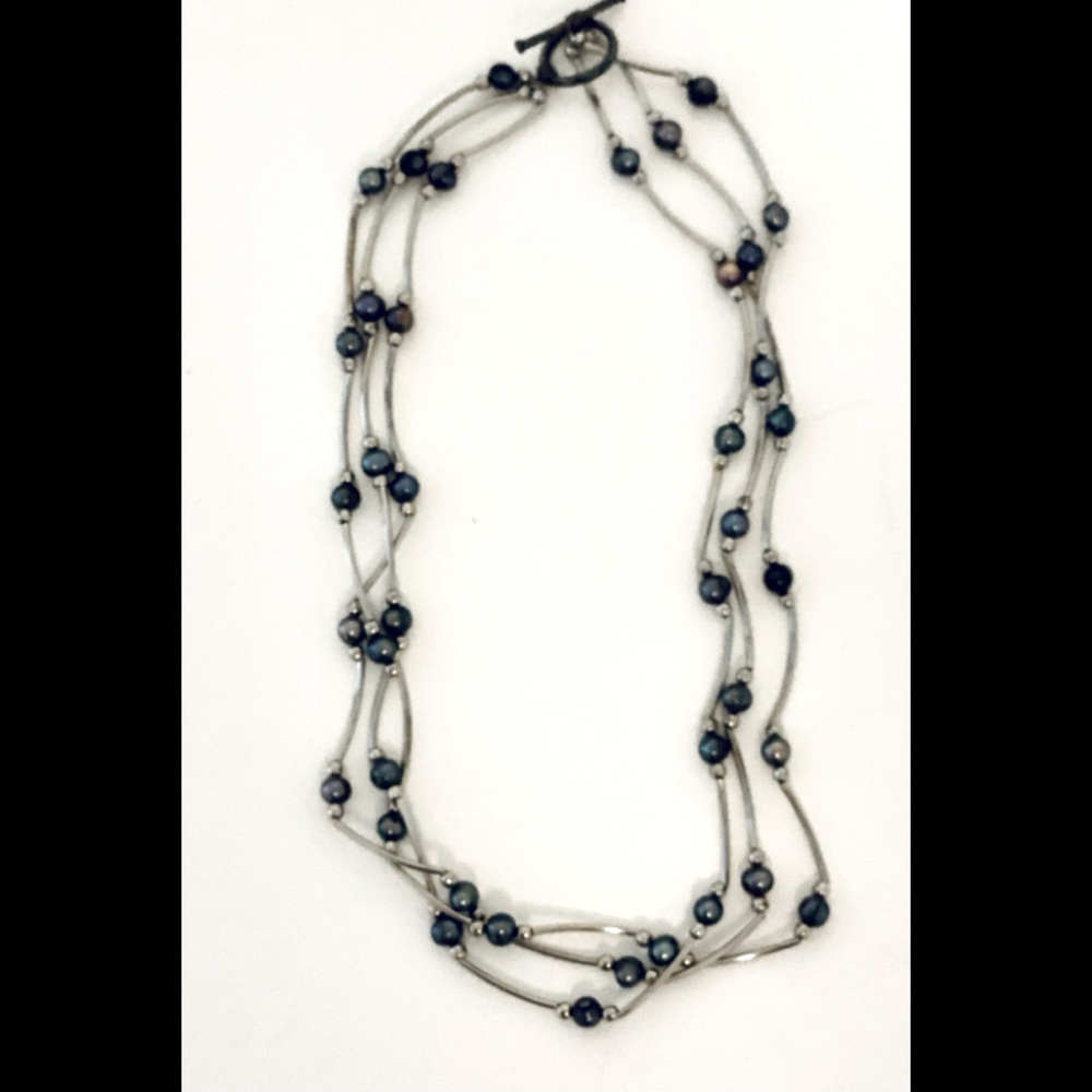 Black pearly triple chain necklace